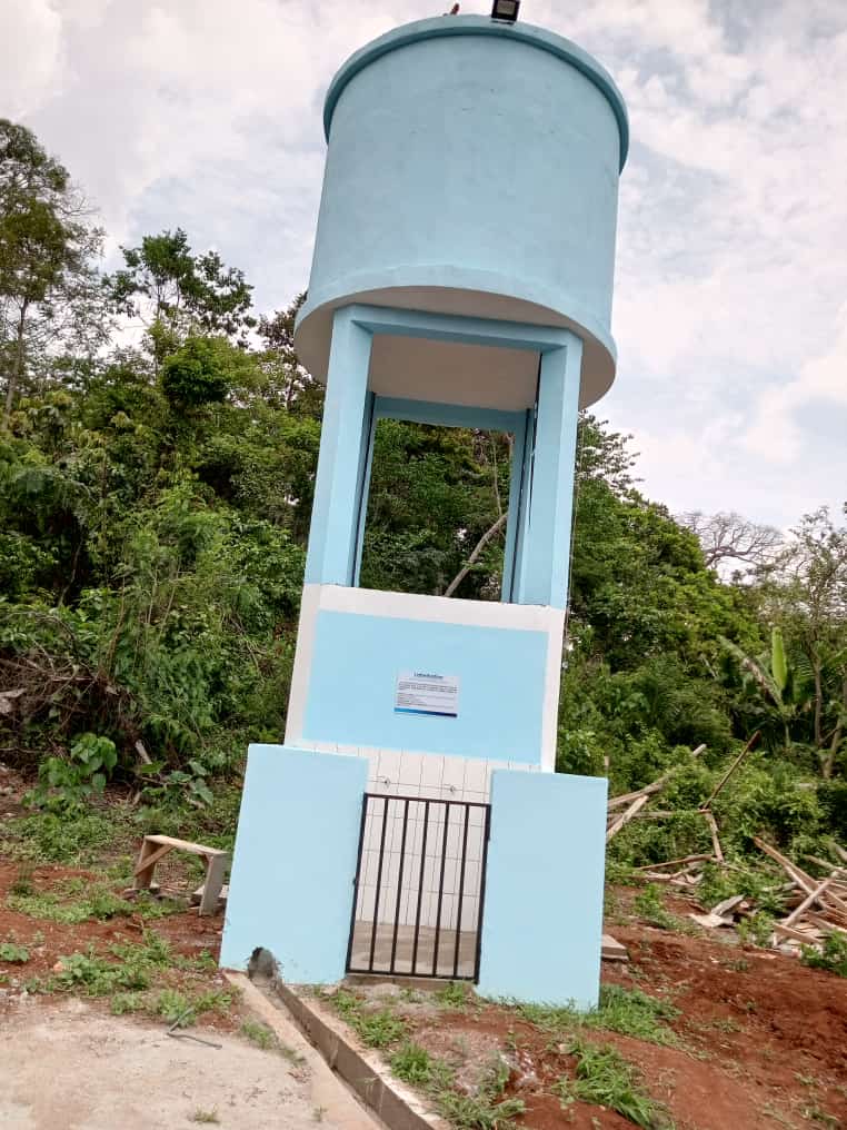 Château d'eau forage pompe solaire
